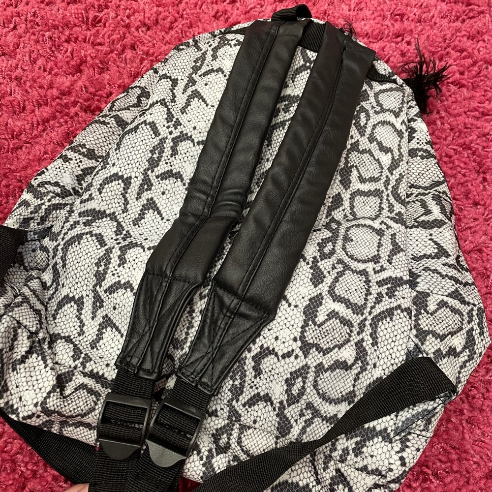 ASOS mini snakeskin backpack - Picture 3 of 5